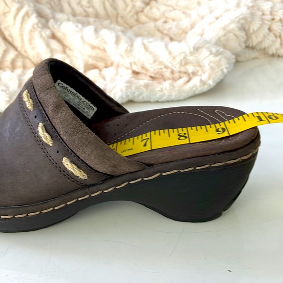 Columbia Ladies Brown Clogs. Size 7. - Picture 9 of 11